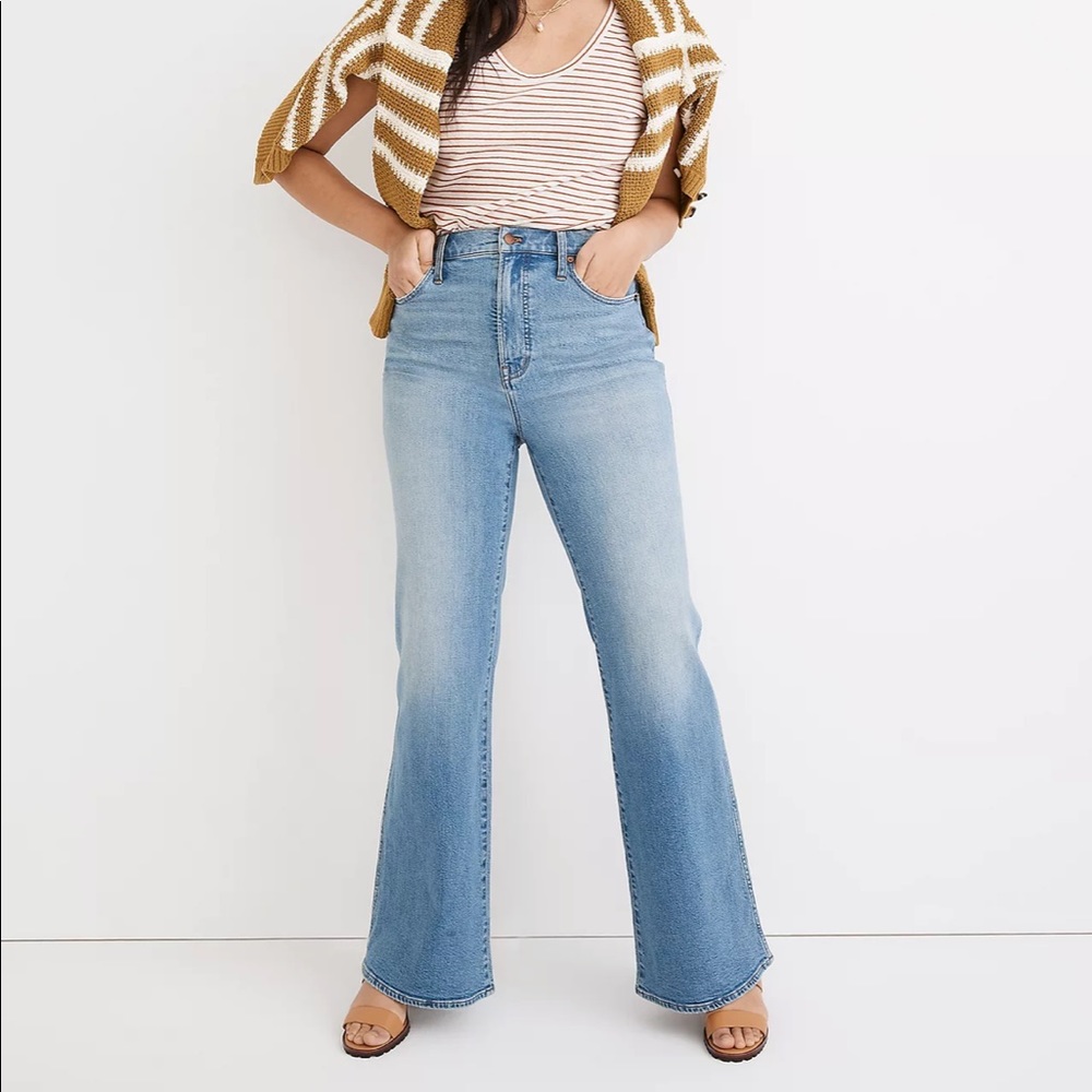 Madewell - High-Rise Flare Jeans in Caine Wash Size 26
